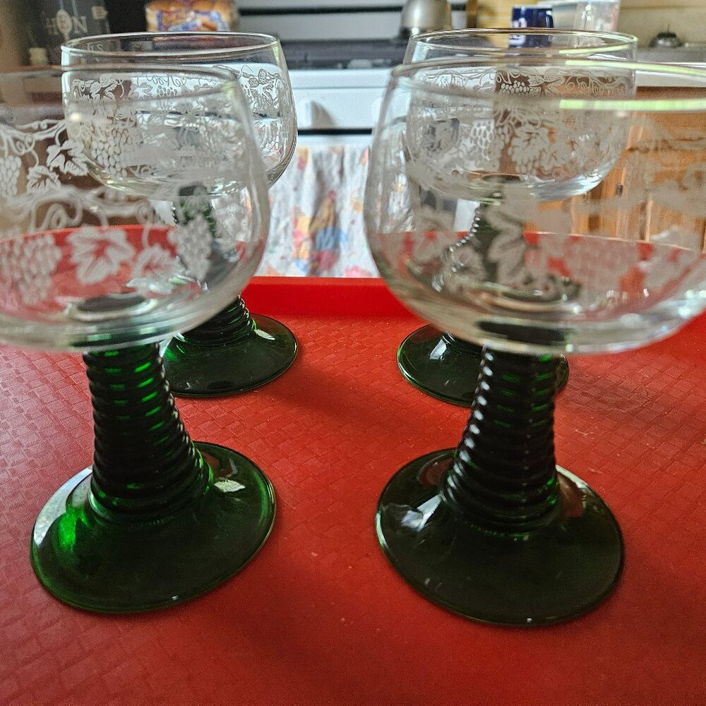 vintage luminarc green etched stem rib beehive Roemer grape wine glasses (4)